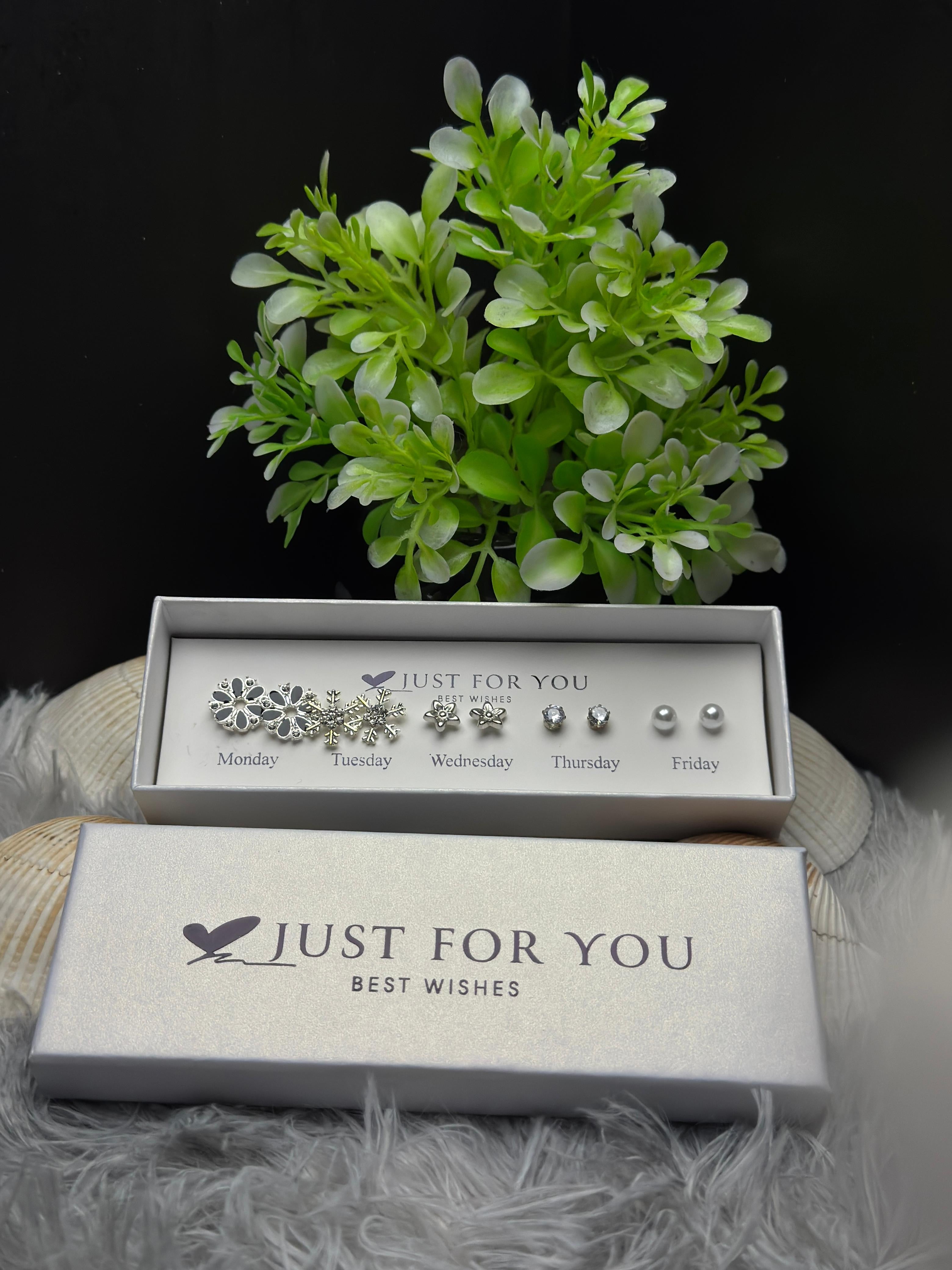 Weekday Tops Earring Box