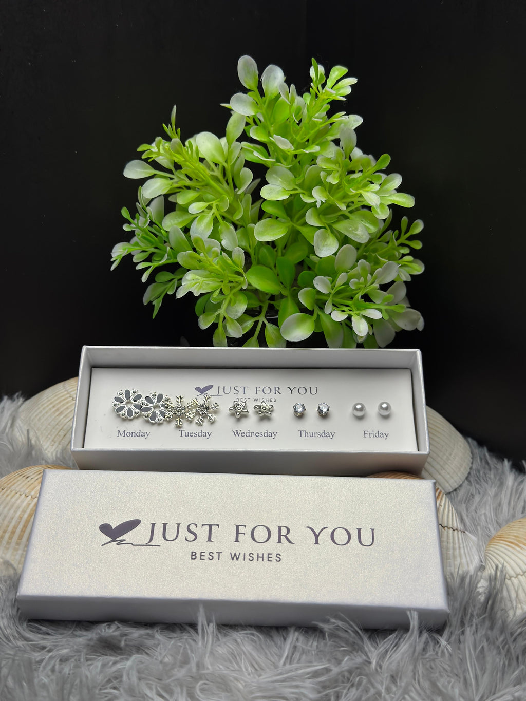 Weekday Tops Earring Box